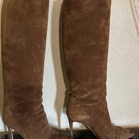 Gucci suede mid-calf Boots they have little stein on front - Picture 10 of 10